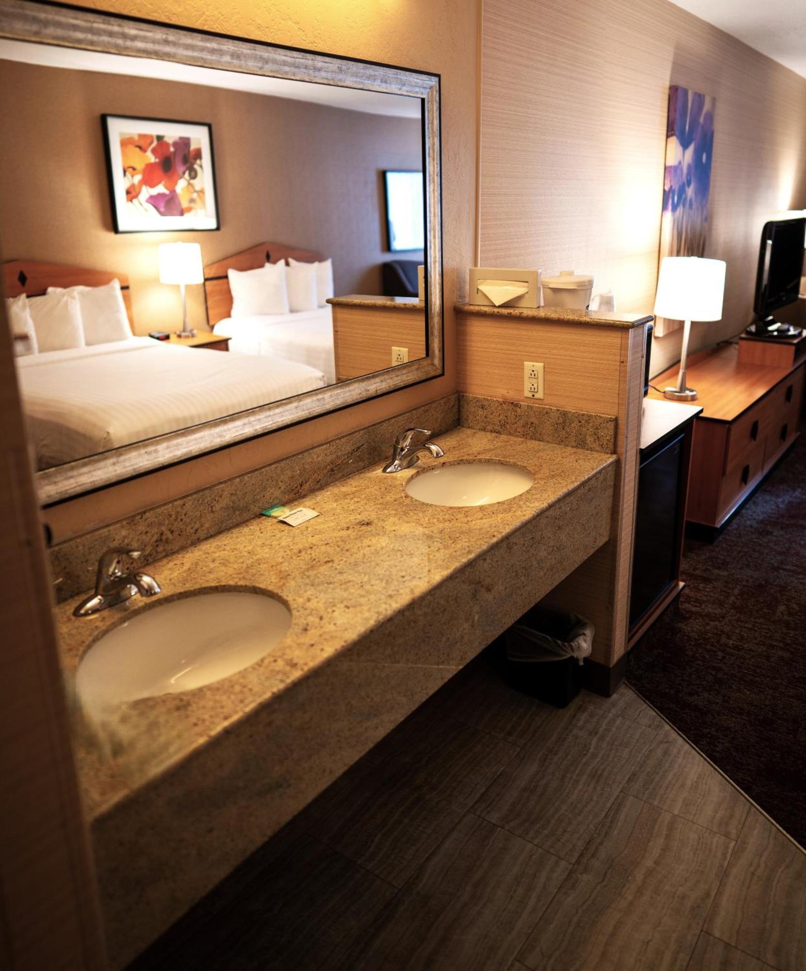 Crystal Inn Hotel & Suites - Midvalley Murray Extérieur photo